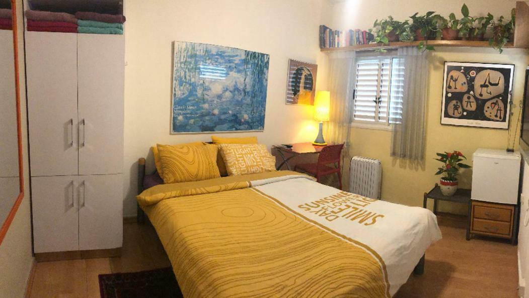 Comfortable Quiet Room With A Private Bathroom In Shared Apartment Тел Авив Екстериор снимка