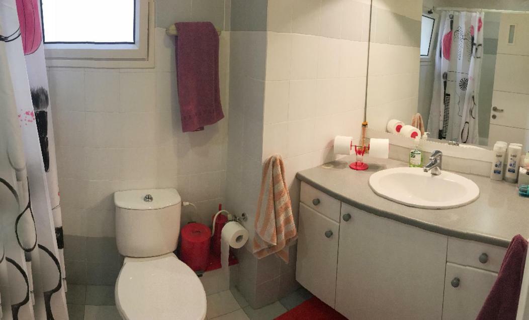 Comfortable Quiet Room With A Private Bathroom In Shared Apartment Тел Авив Екстериор снимка